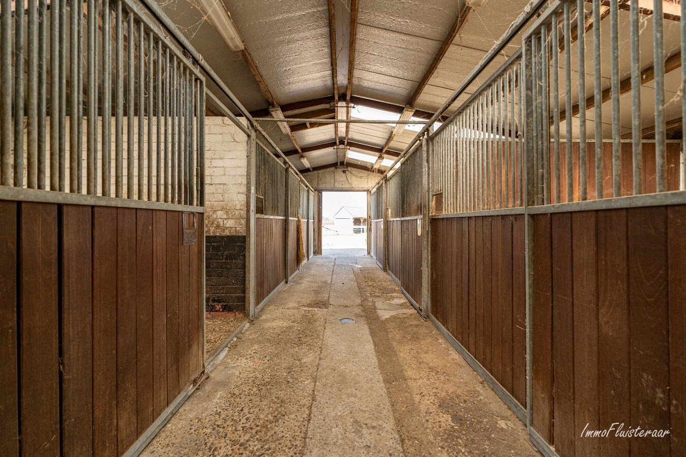 Hoogwaardig afgewerkte villa met stalgebouw en aanpalende weides op ca. 1,7 ha  te Herenthout 