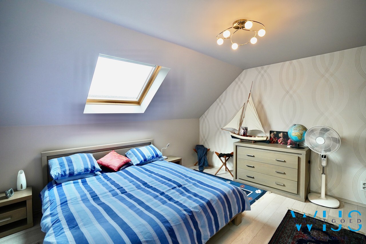 Instapklare halfopen bebouwing in rustige, kindvriendelijke woonwijk ! 