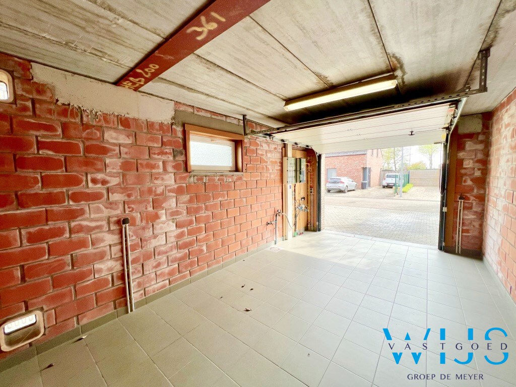 Open bebouwing met zonnige tuin, 3 slaapkamers en garage te Kluizen ! 