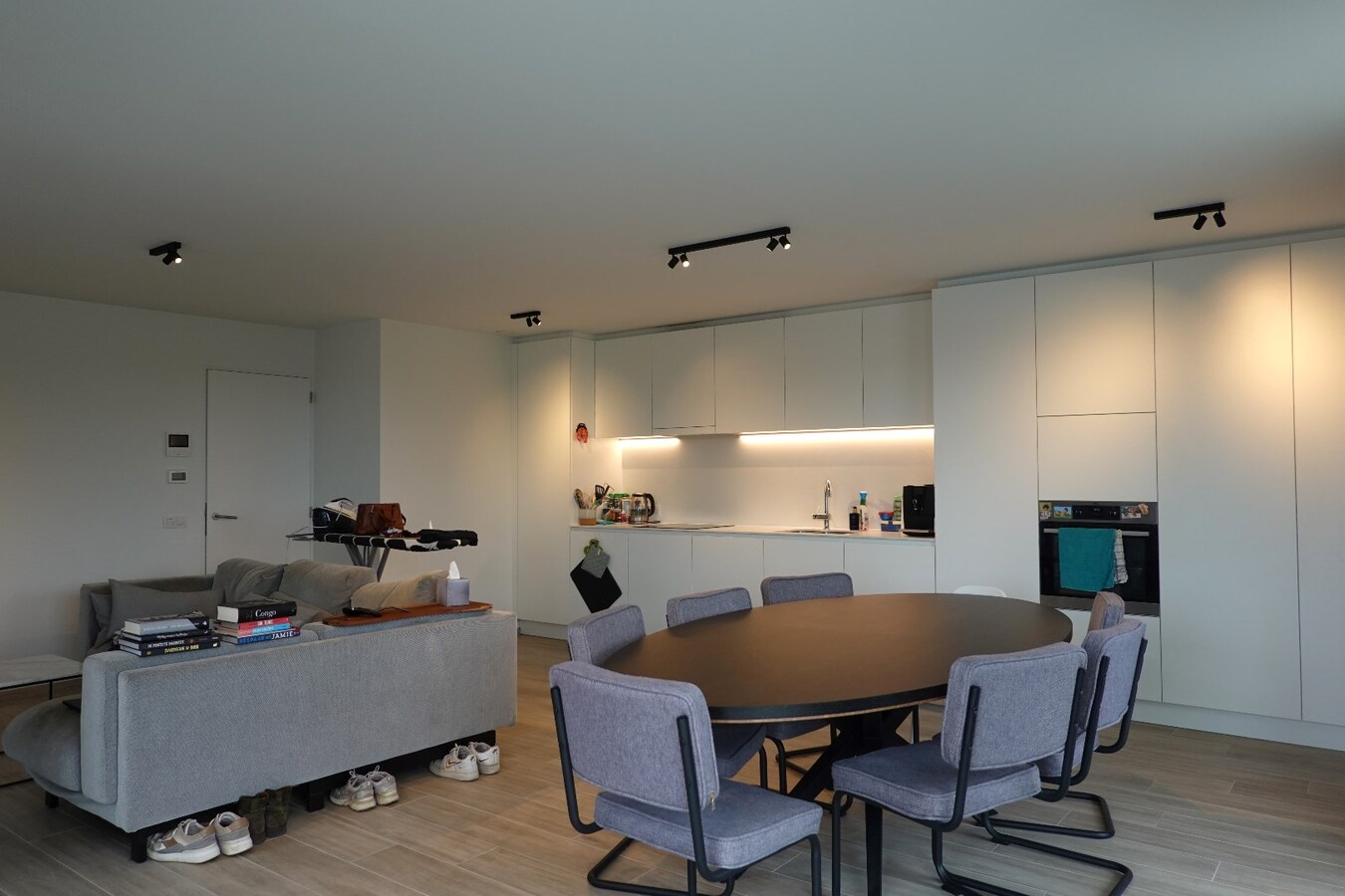 Kwalitatief nieuwbouwappartement met enorm terras en garagebox 