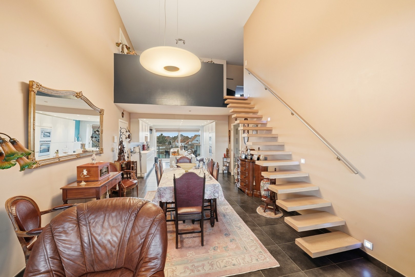 Investeringsopportuniteit: Duplexappartement (185 m²) met 2 zonneterrassen in hartje Oudenburg 