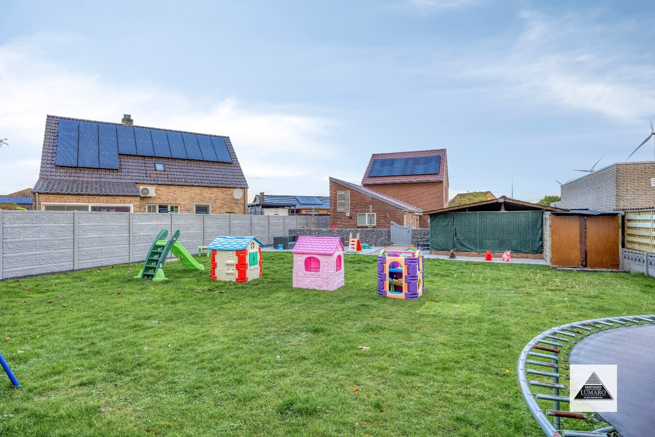 Gezinswoning met 5 slaapkamers, zonnepanelen 