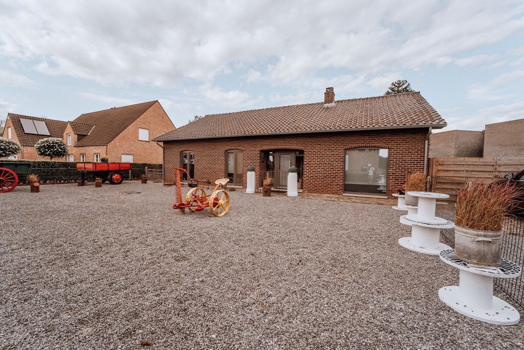 RUIME GELIJKVLOERSE WONING MET 3 SLAAPKAMERS, GARAGE EN RUIME TUIN TE HASSELT (KERMT) 