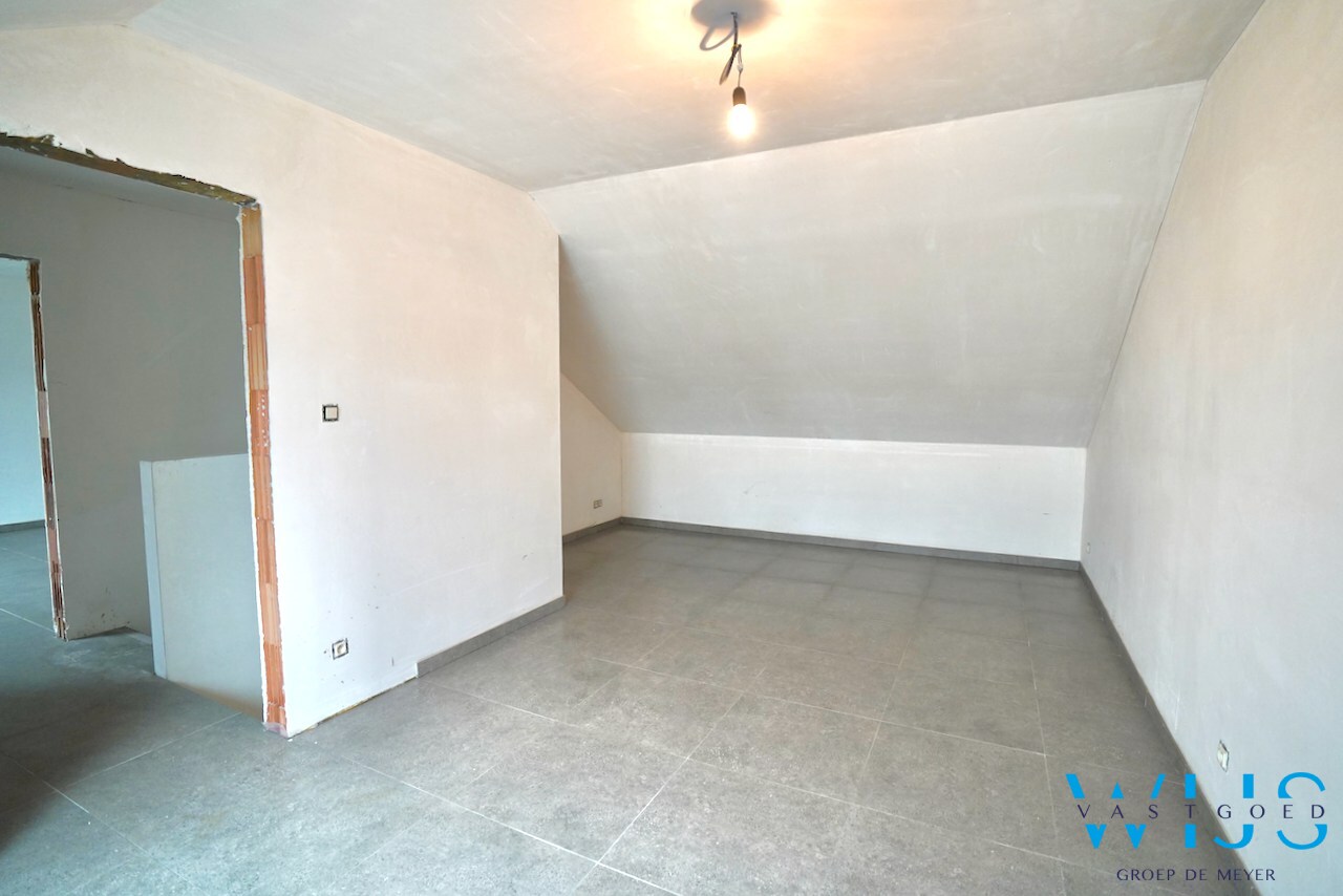 Drieslaapkamer appartement met garage in hartje Ertvelde ! 