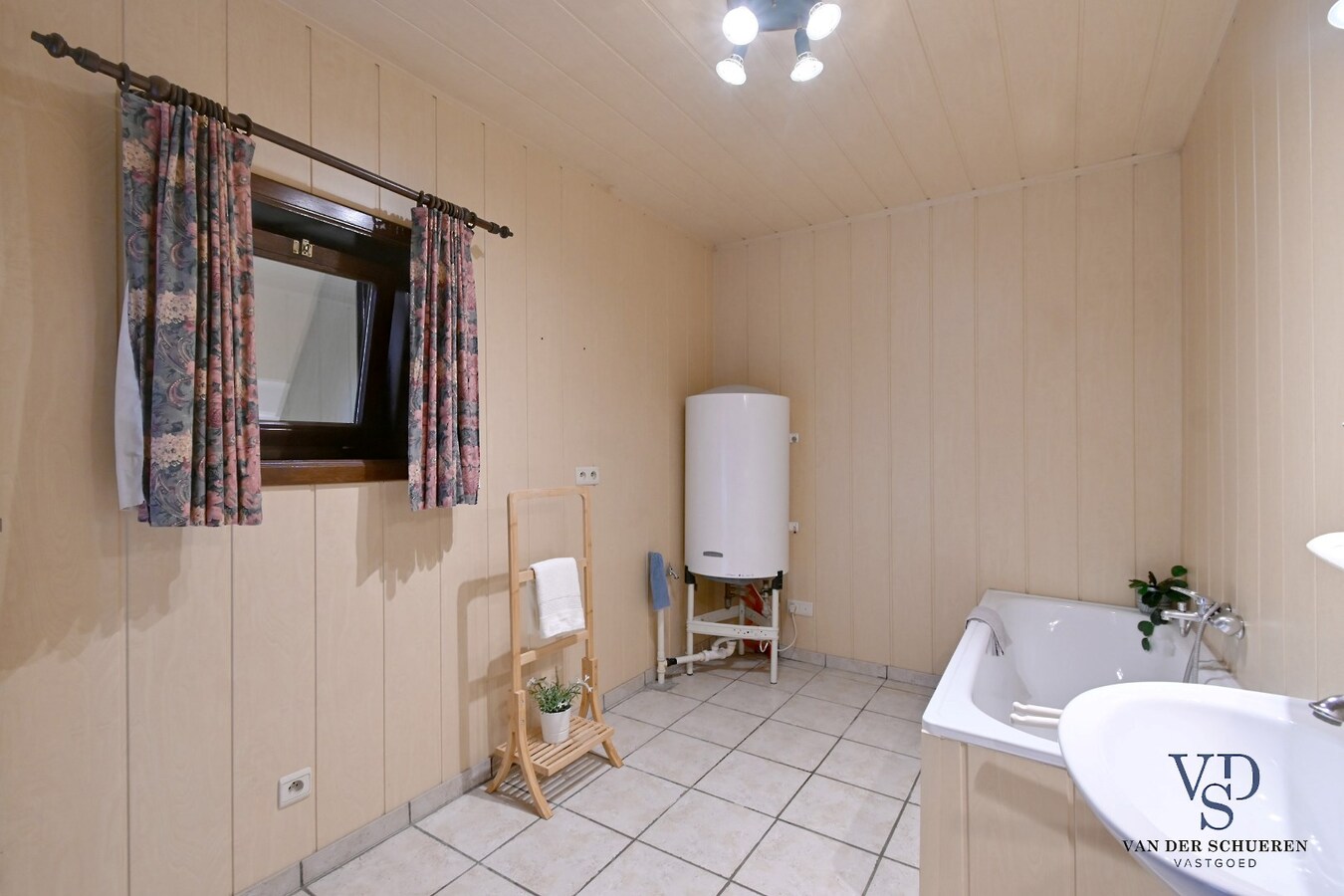 Degelijke rijwoning. 