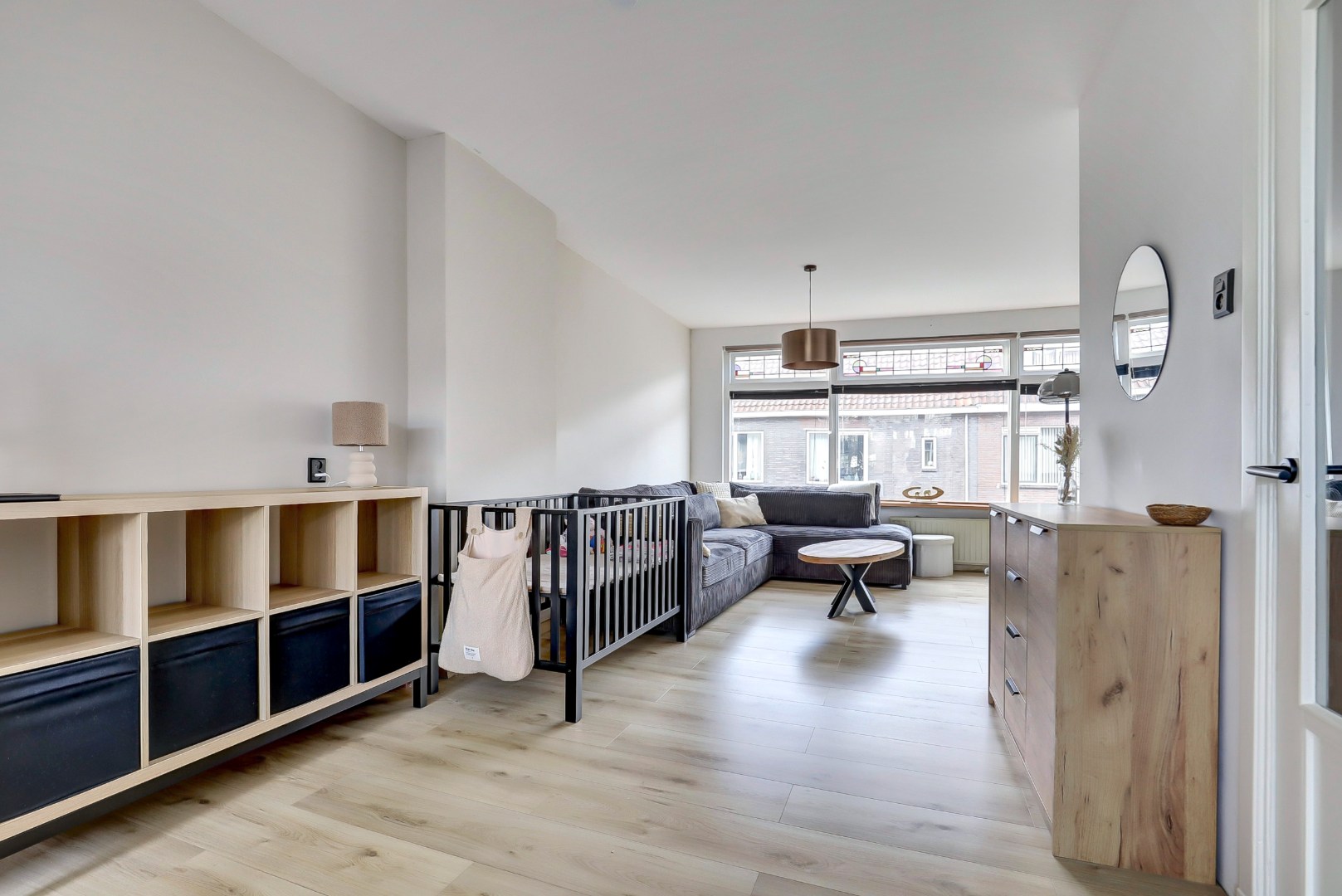 Ruime dubbele bovenwoning met drie slaapkamers, berging en de mogelijkheid tot het realiseren van een extra vierde slaapkamer. 