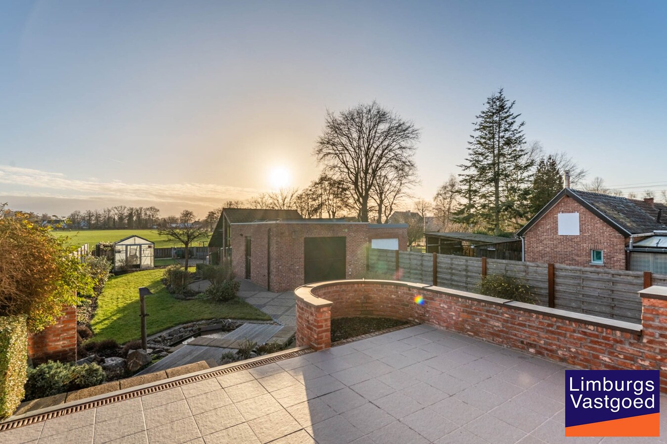 Gezinswoning met zuidgerichte tuin en garage, 5a 85ca 