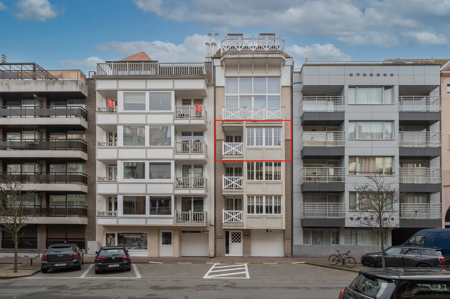 Magnifiek en zeer ruim (102m2) 2 slaapkamerappartement in recent gebouw te Van Bunnenlaan gelegen. Garage mogelijk