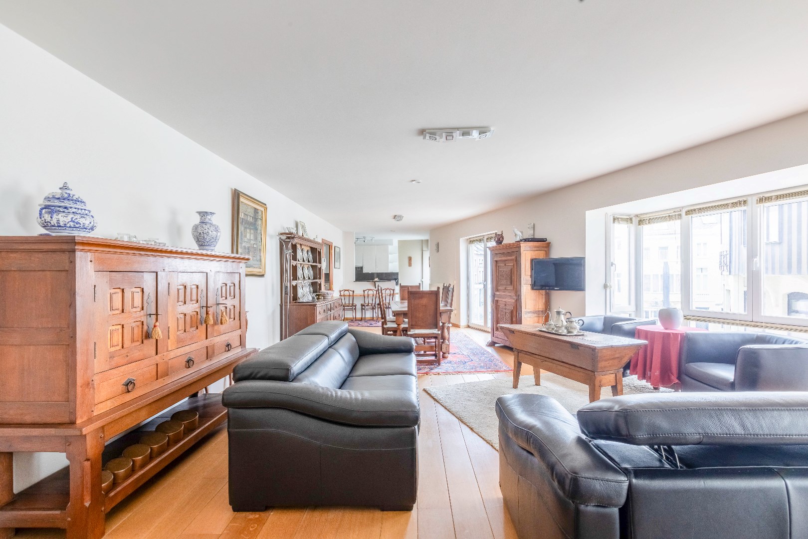 Gunstig gelegen  2-slp. app. met terrassen en garage nabij Gent Sint-Pieters 