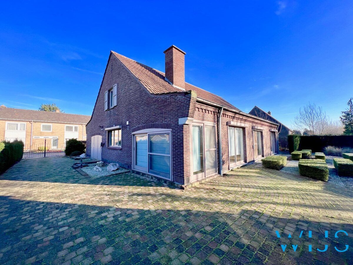 Zeer ruim instapklaar woonhuis ! 