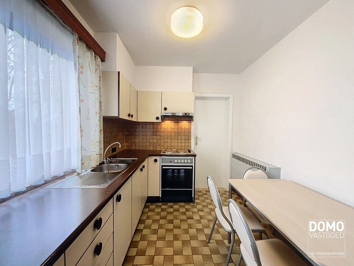 PRACHTIG APPARTEMENT MET ZONNIG TERRAS, 2 SLAAPKAMERS EN GARAGEBOX TE HUUR IN HET CENTRUM VAN HASSELT 