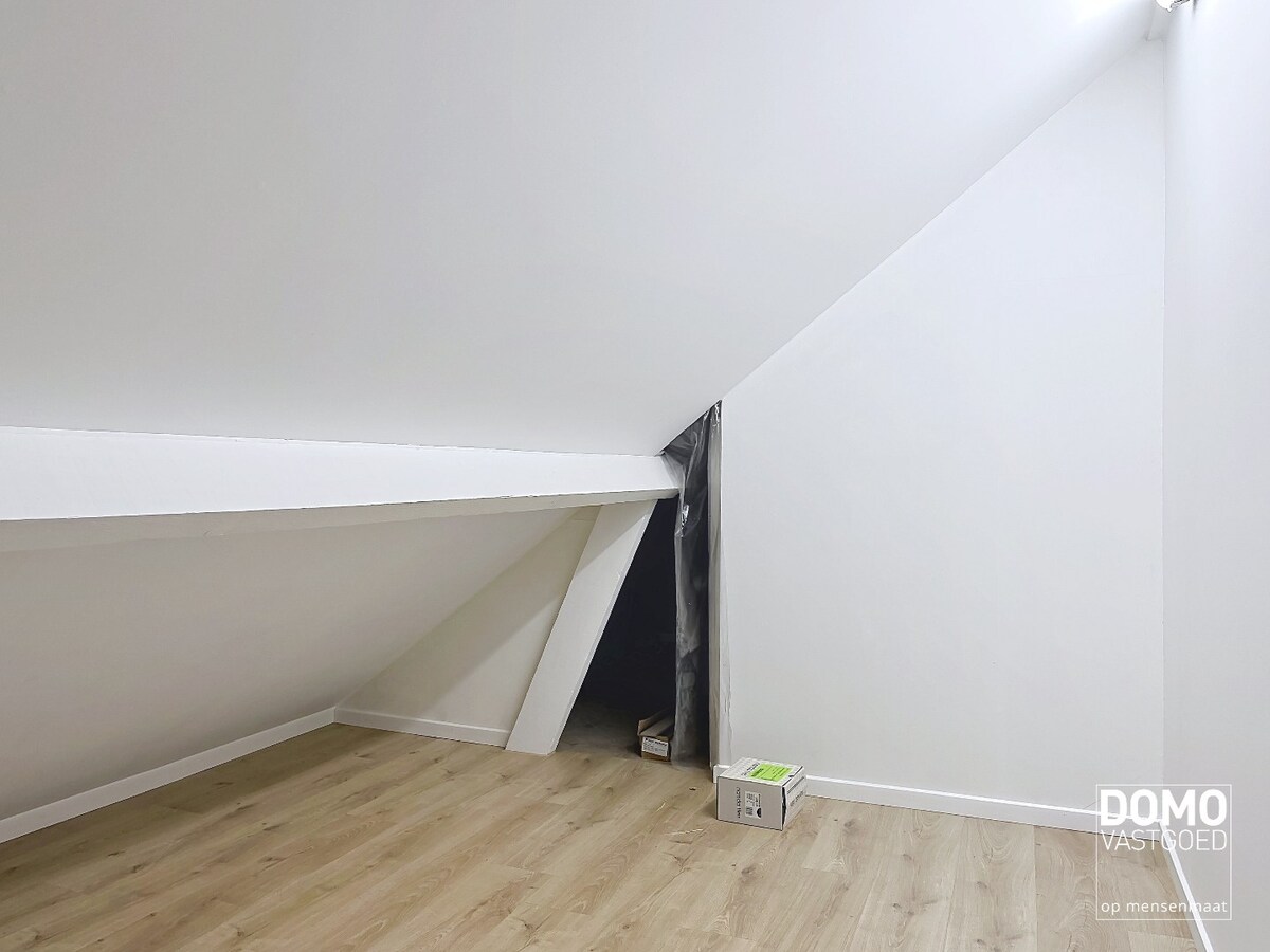 VOLLEDIG GERENOVEERDE WONING MET 3 SLAAPKAMERS EN ZUIDGERICHTE TUIN 