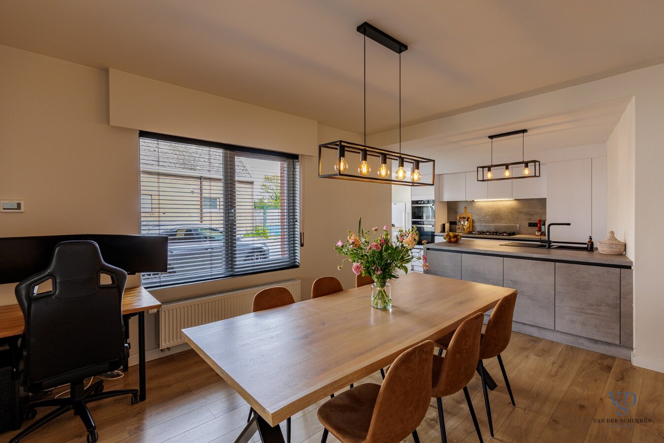 Stijlvol gerenoveerde woning. 