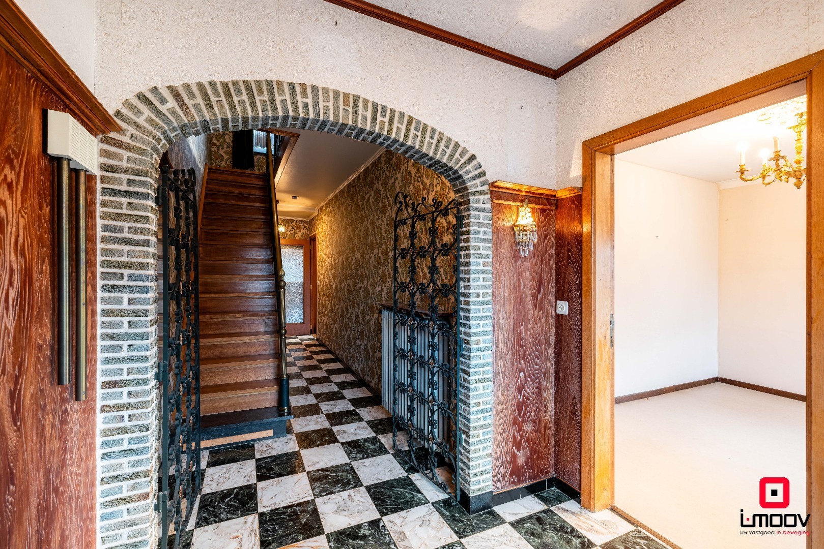 Charmante naoorlogse woning met veel potentieel te Zwijnaarde 