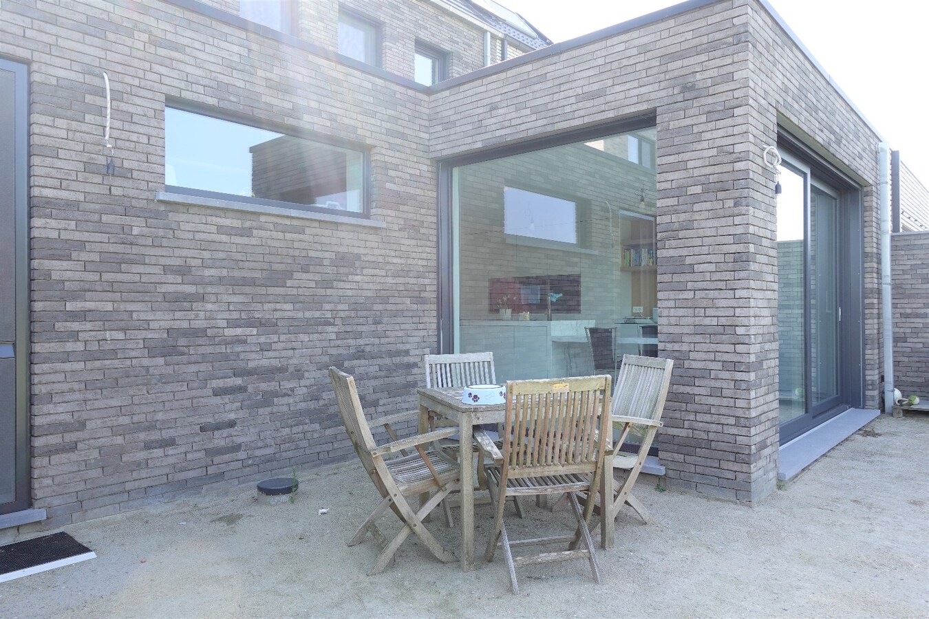 Prachtig afgewerkte moderne nieuwbouwwoning met tuin 