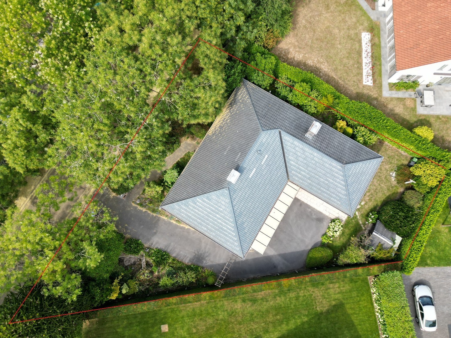 Rustig gelegen ruime bungalow met dubbele garage in Drongen 