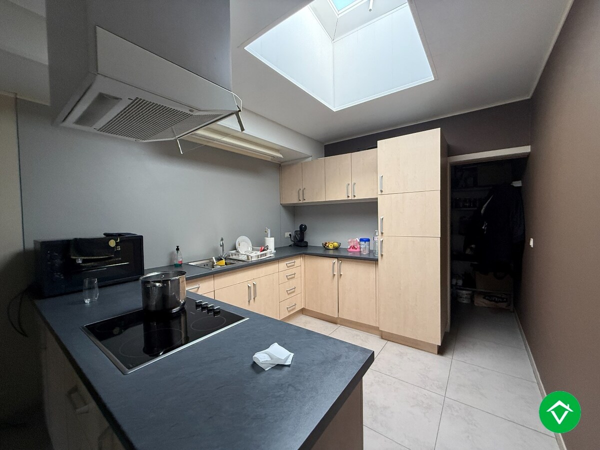 Gelijkvloers appartement met twee slaapkamers en terras te Roeselare 