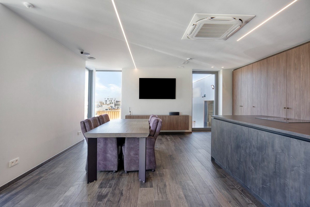 Grondig gerenoveerd KMO gebouw met magazijn en kantoorruimtes in Heverlee op een perceel van 11a19ca! – EPC -22,65 kWh/m² 