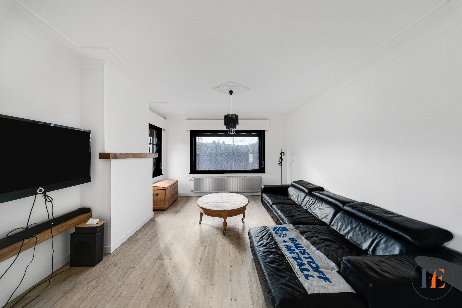 Ruime halfopen gezinswoning met 3 slaapkamers, en mogelijke co-housing 