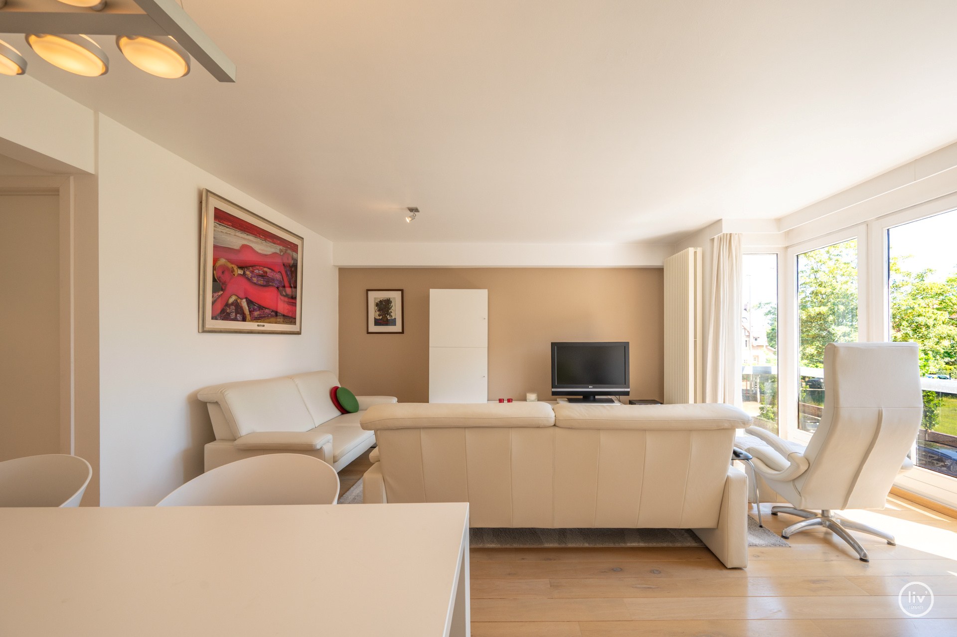 Instapklaar 2-slaapkamerappartement  gelegen te Piers de Raveschootlaan, vlakbij de Lippenslaan. 
