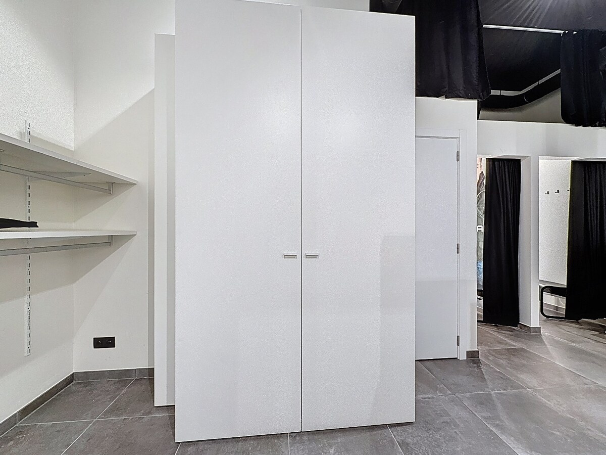 Nieuwbouw (2022) winkelruimte in Stationsstraat te centrum Zottegem 