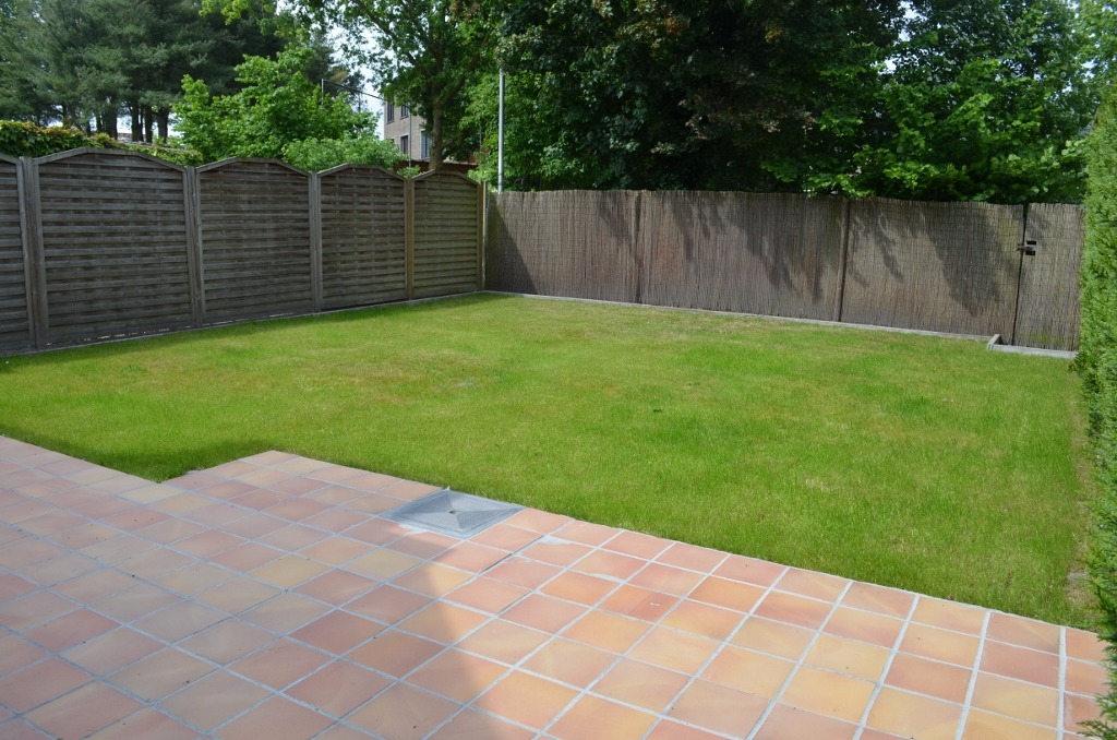 Ruime woning 3 slpks &amp; tuin rustig gelegen te Eeklo 