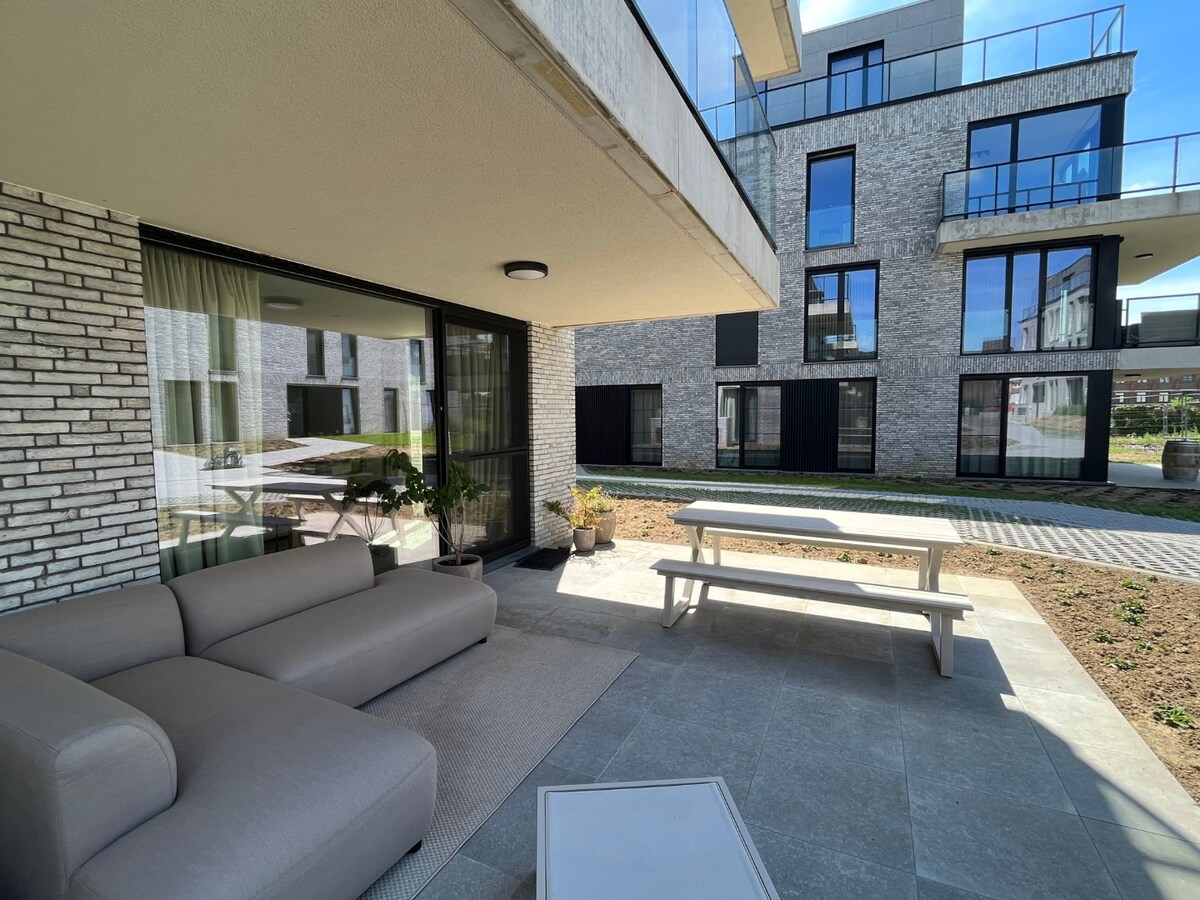 Gelijkvloers appartement met ruim terras 