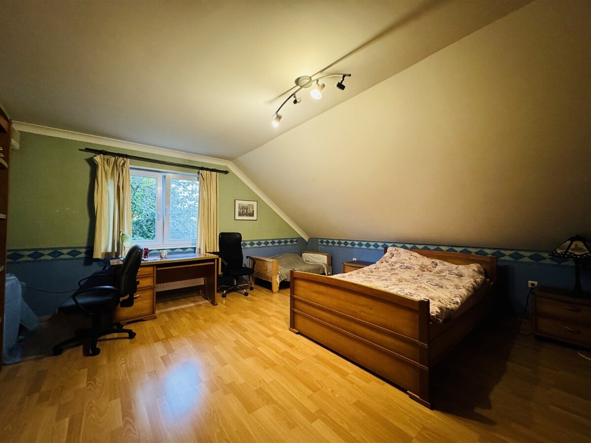 Unieke hoeve met woonst, 3 appartementen en paardenstallen op een ruim perceel van ca 1,2ha te Dilsen-Stokkem 