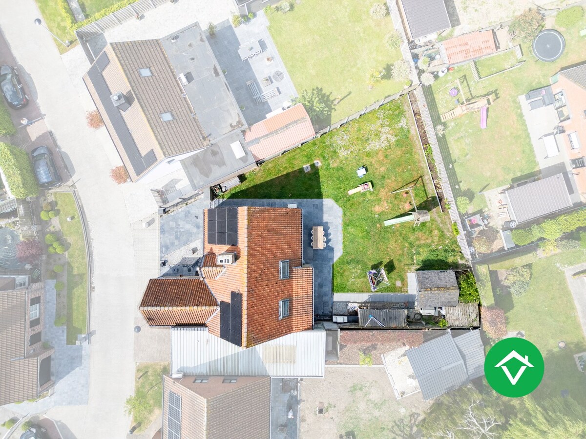 Landelijke gezinswoning met rustige ligging, 3 slaapkamers en een inpandige garage 