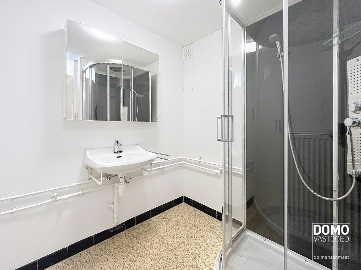 RUIME WONING MET TUIN, GARAGE &amp; 3 SLAAPKAMERS RUSTIG GELEGEN LANGS HET KANAAL MET EPC C TE BERINGEN 