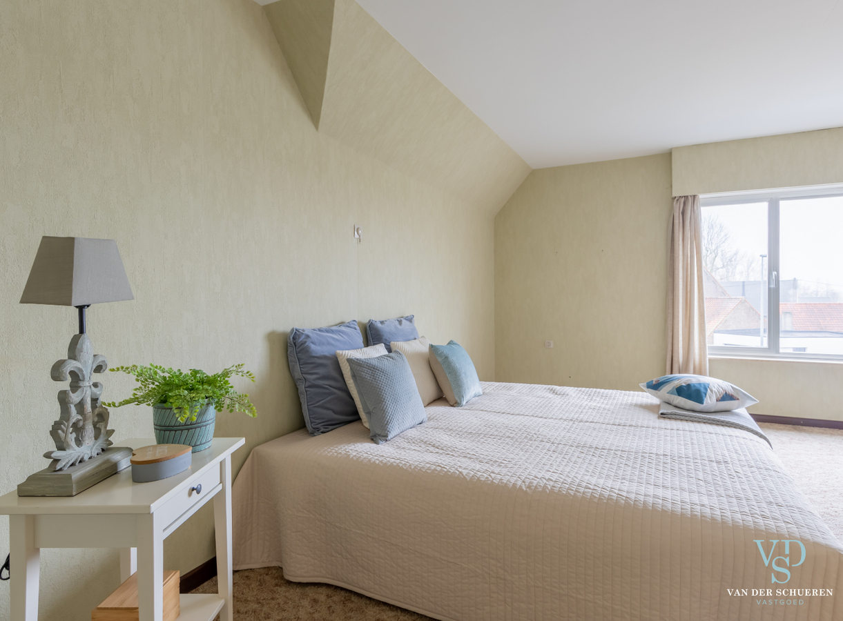 Degelijke, bijzonder ruime woning te Dikkelvenne. 