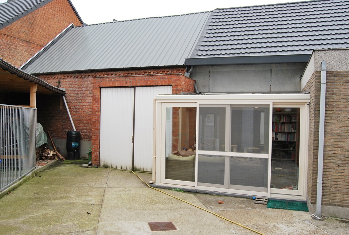 Instapklare woning met 2 stallen op ca.4000m² te Lebbeke 