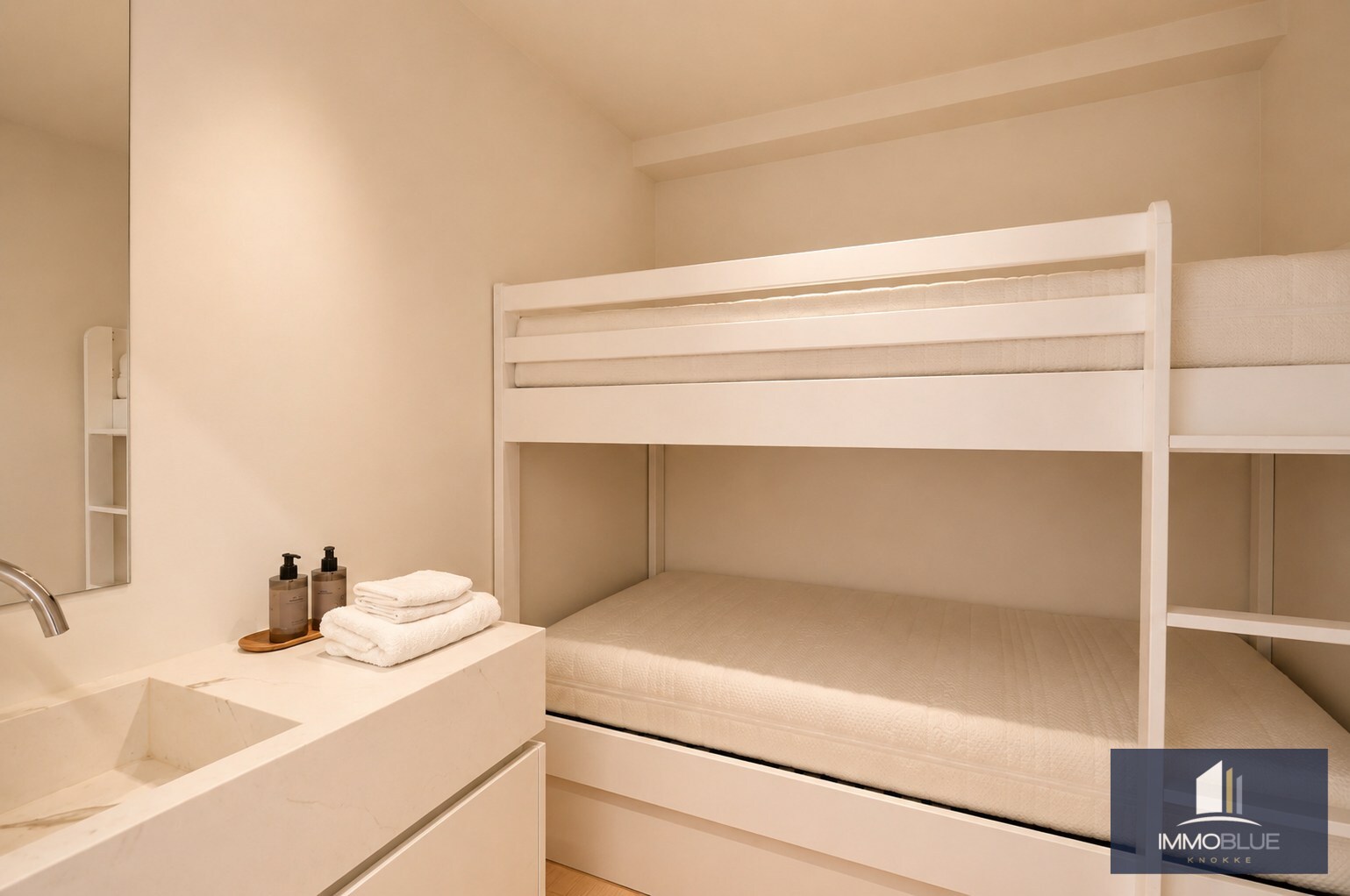 Subliem gerenoveerd appartement met frontaal zeezicht en een tijdloze, uiterst verfijnde afwerking. 
