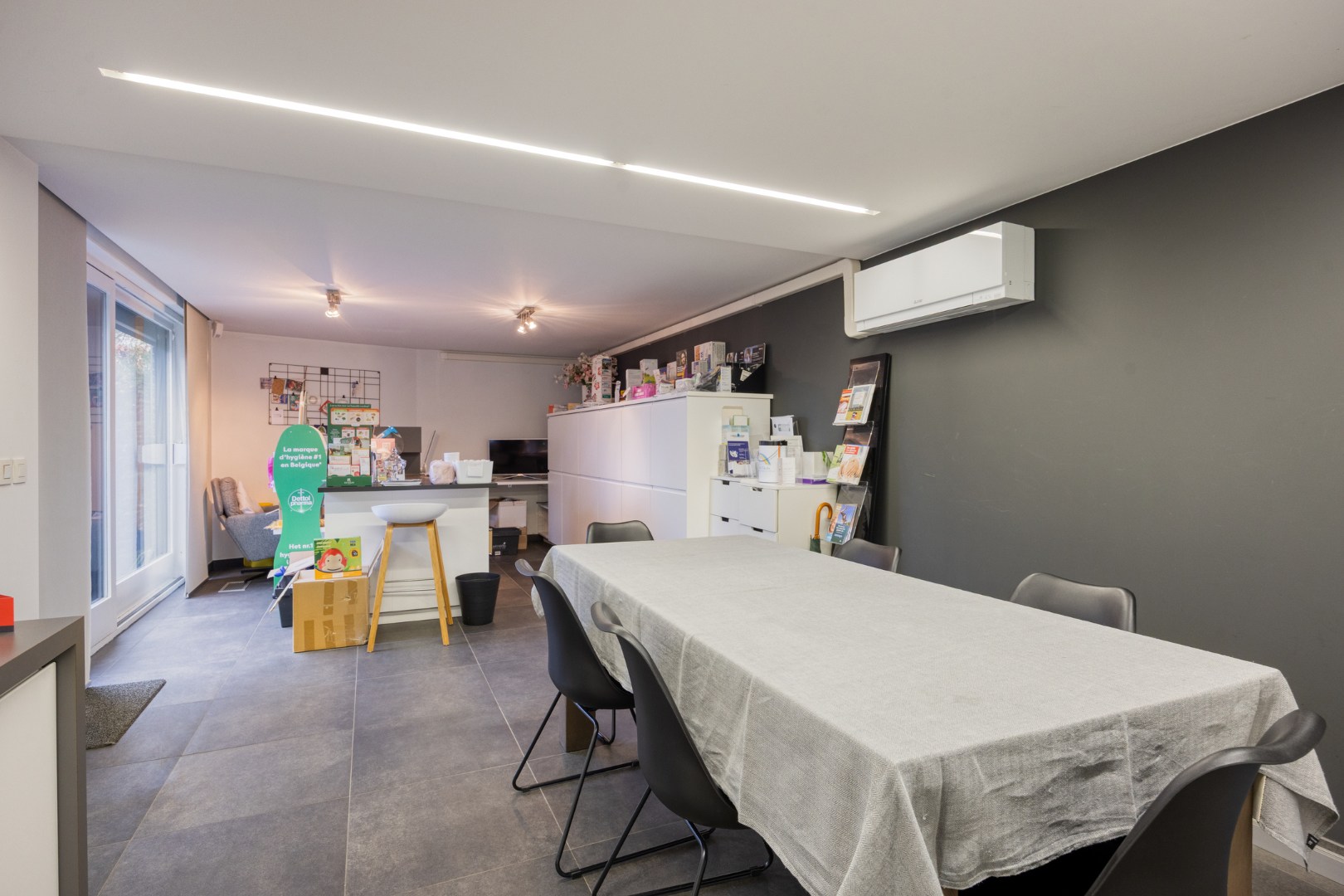 Handelswoning met 3 slpk. en privéparking in het centrum van Balen 