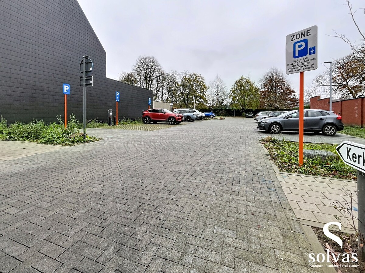 Gezellig dakappartement met terras en twee slaapkamers te hartje Knesselare. 