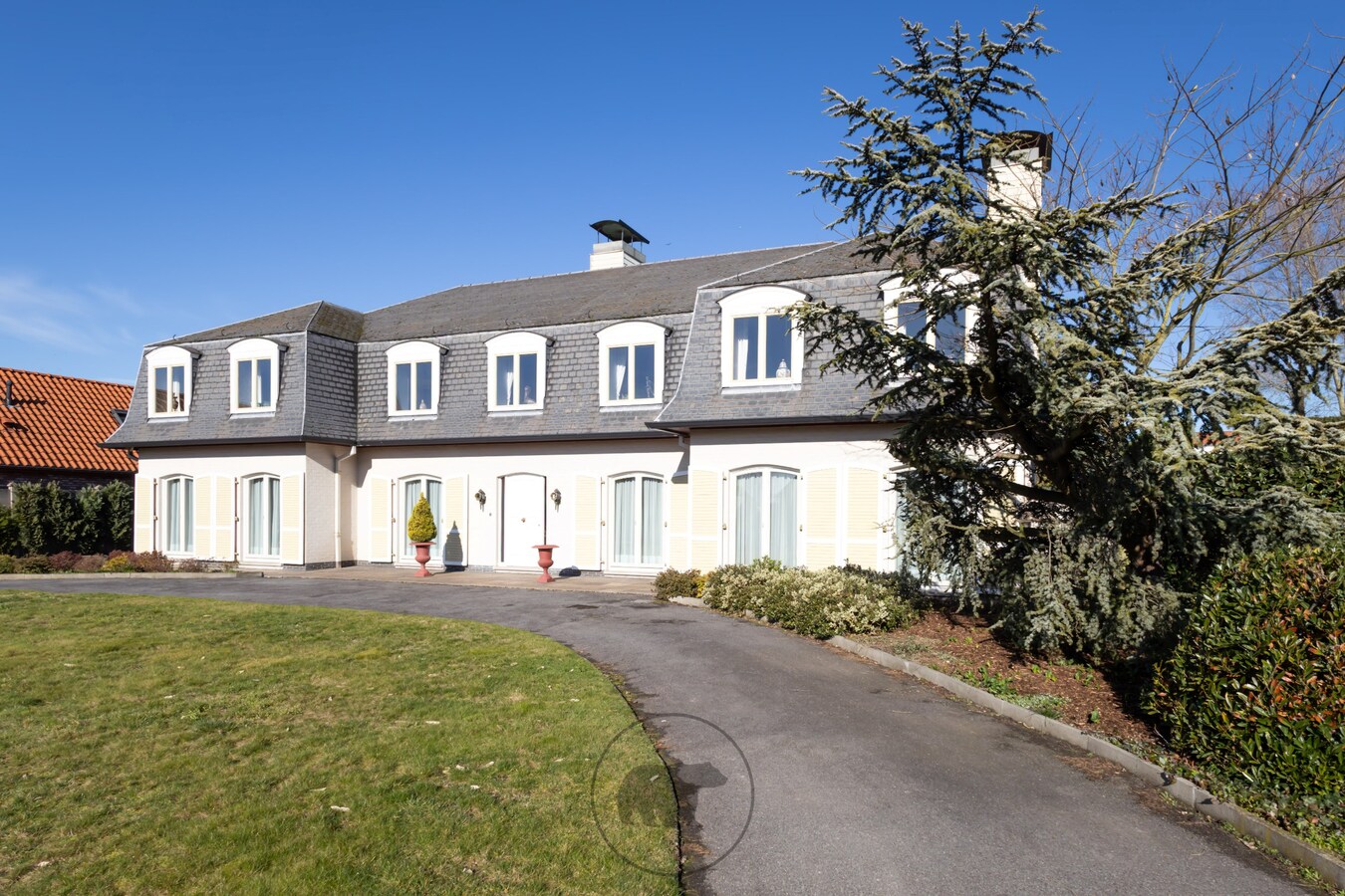 Franse villa met parktuin te Lochristi 