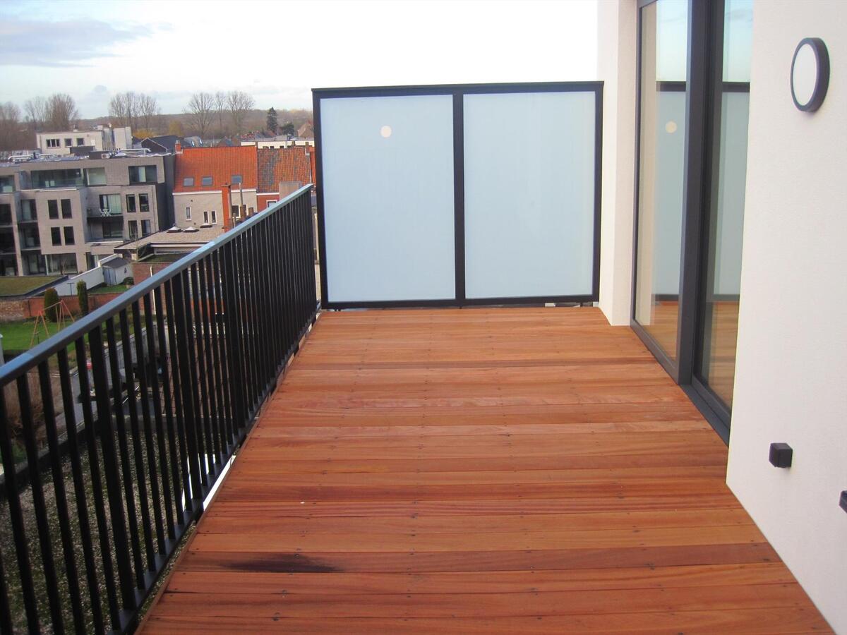 Unieke appartement (2 SUPER terrassen) op de Gaverse Markt !   LOFT-gevoel (hoogte : 3 m). 