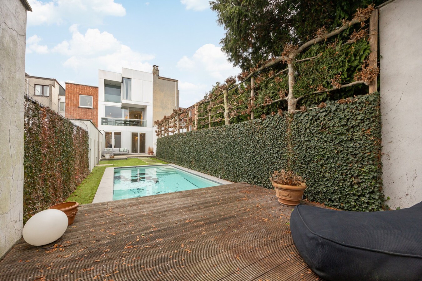 Instapklare designwoning met lift en zwembad 