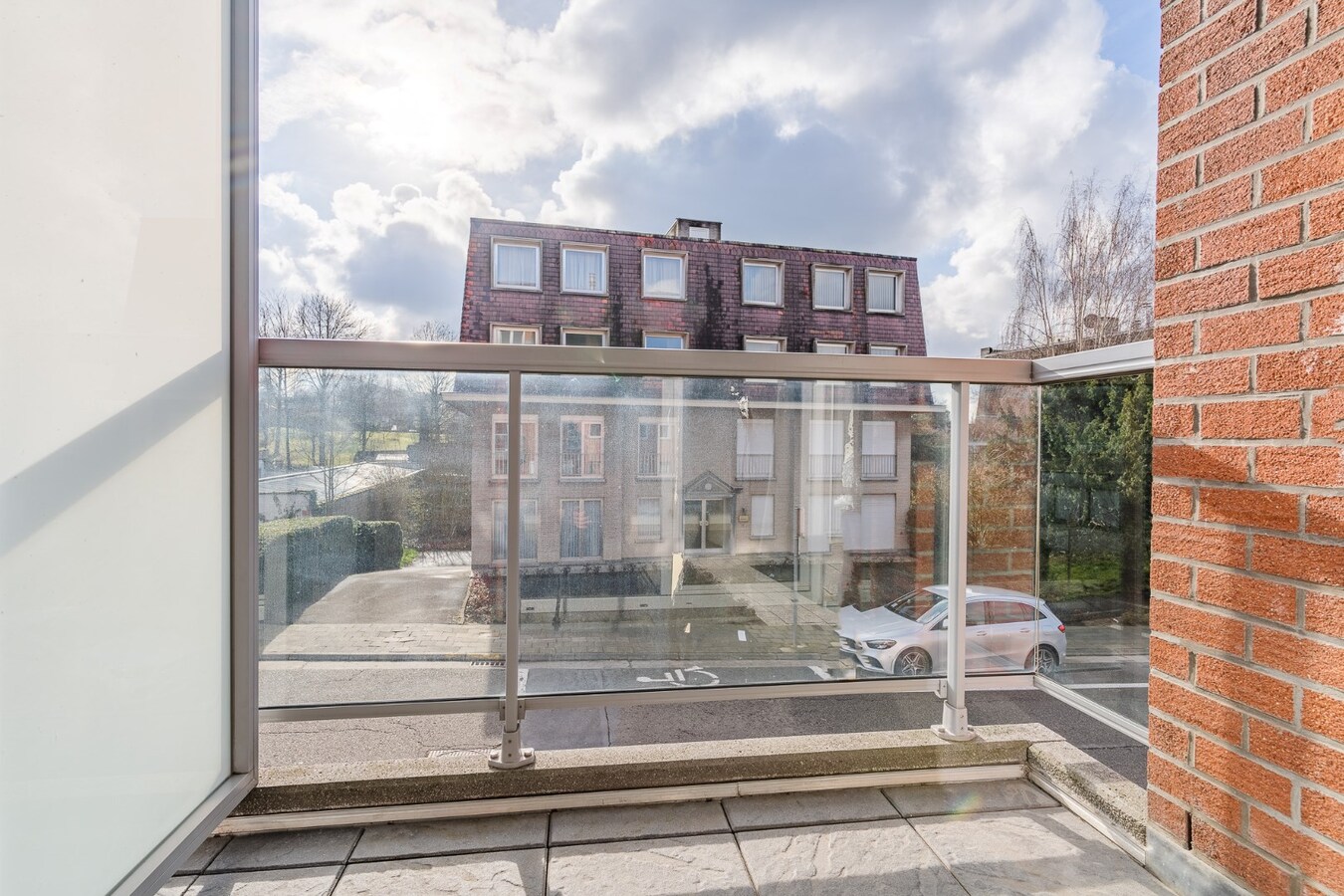 Superbe appartement 2 chambres avec balcon, parking couvert sécurisé et cave, idéalement situé, à proximité du Parc et de toutes commodités ! 