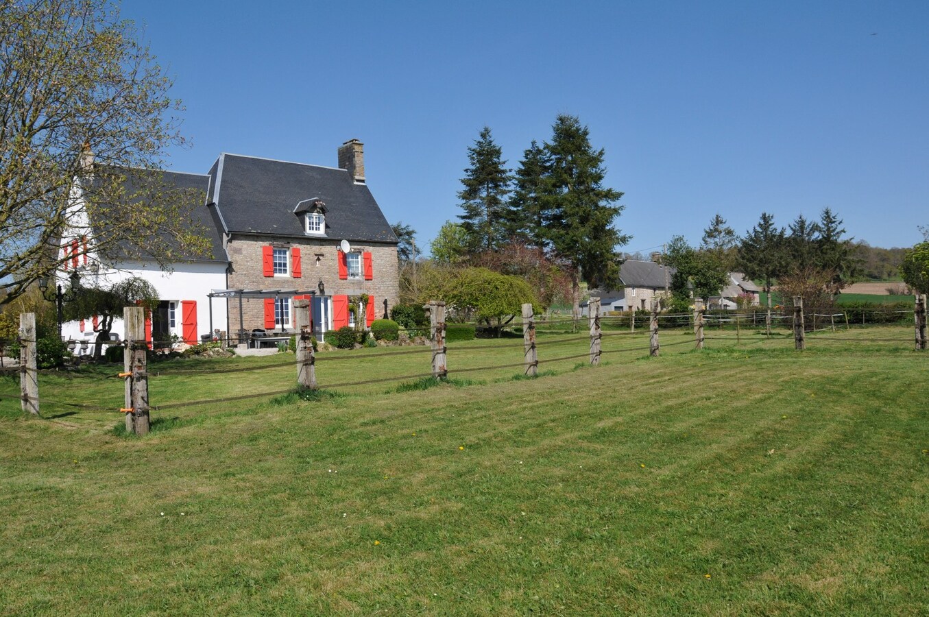 Prachtige, volledig gerenoveerde villa/paardenlandgoed op ca. 2,8 ha in Calvados, Normandië, Frankrijk 