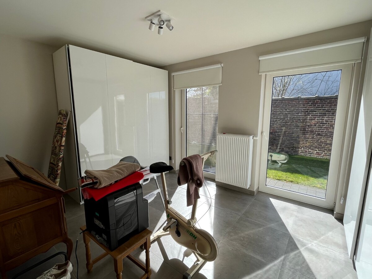 Luxueus én ruim gelijkvloers appartement in rustige omgeving. 