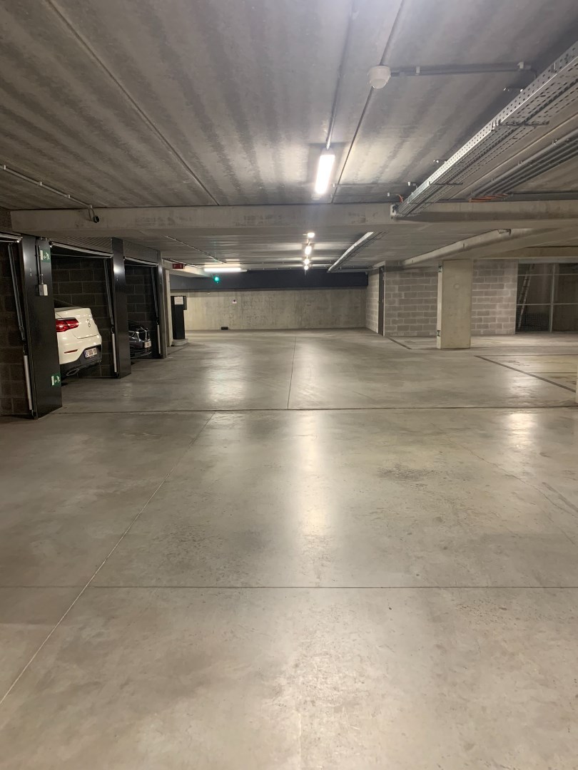 Garagebox onder de vrijdagsmarkt 