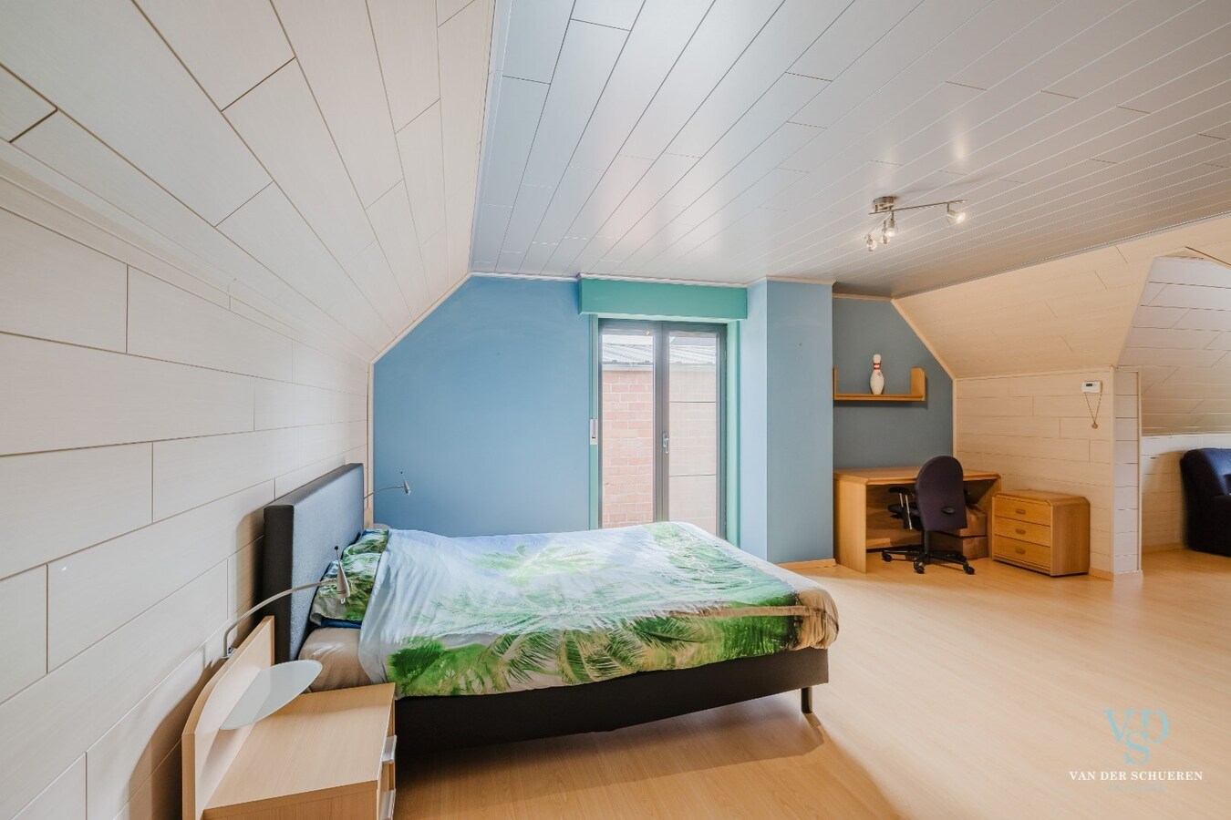 Tijdloze vrijstaande villa op ruim perceel 