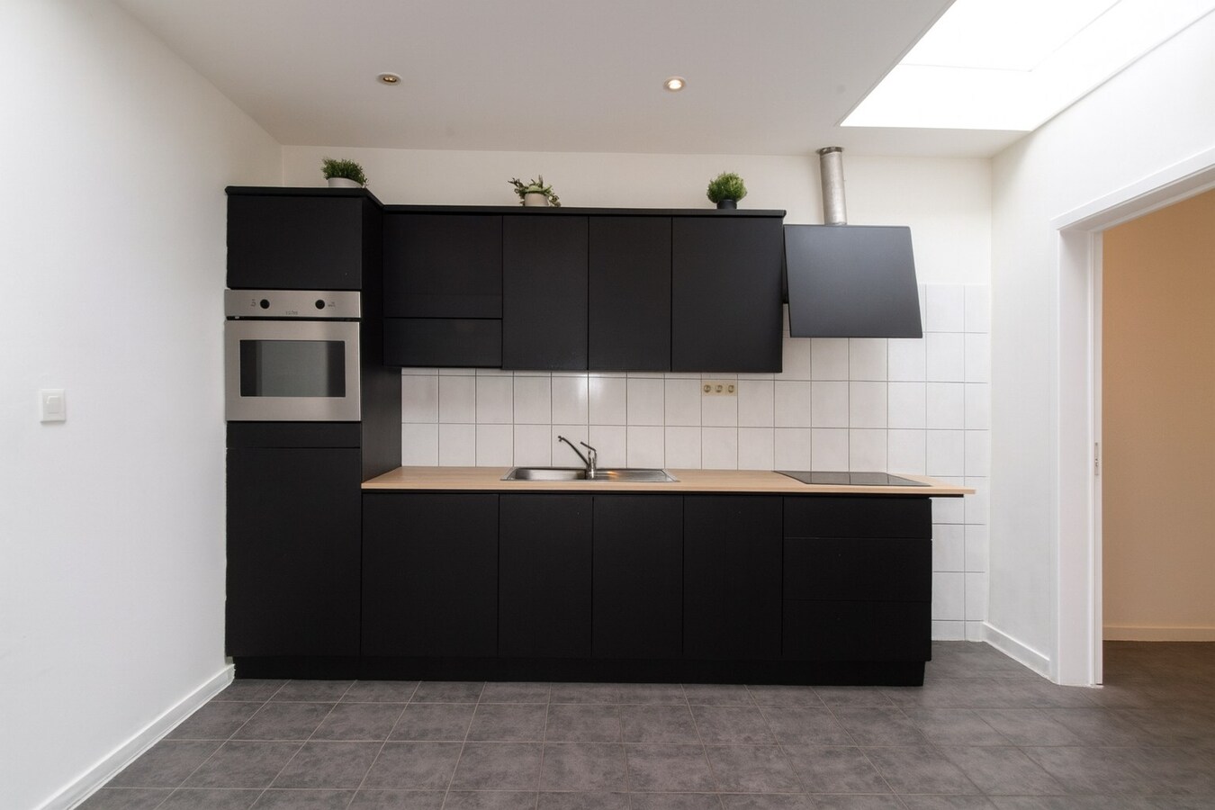 Te koop: Charmante centraal gelegen stadswoning met vijf slaapkamers in hartje Sint-Niklaas! 