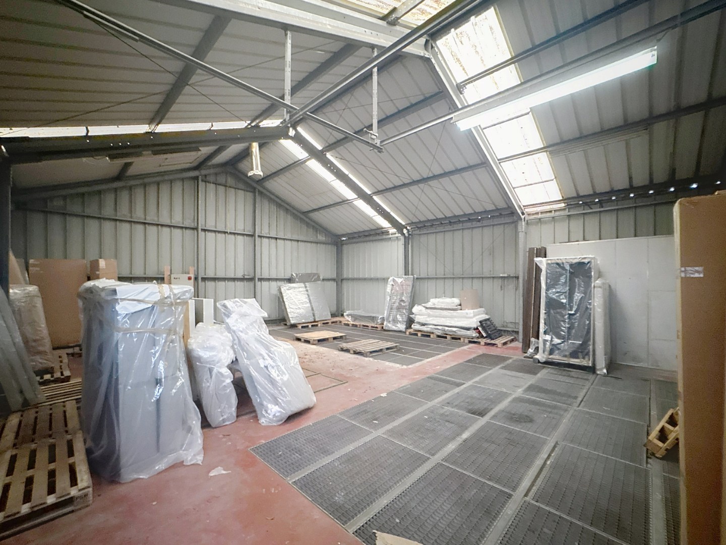 Centraal gelegen magazijn van 125m² 