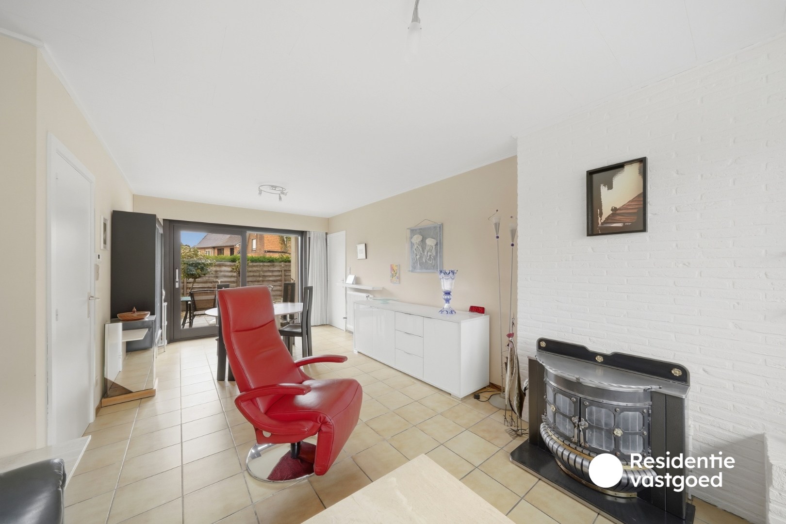Ruime woning met garage in hartje Zandvoorde 