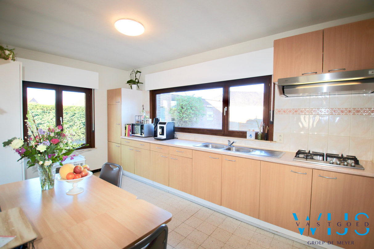 Instapklare woning in een rustige woonwijk te ERTVELDE! 