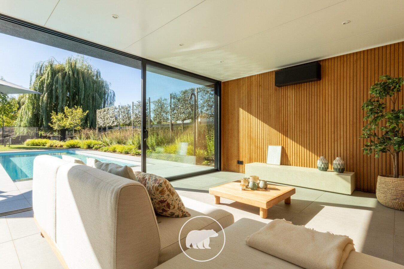 Buitengewone design villa op unieke ligging te Lochristi 