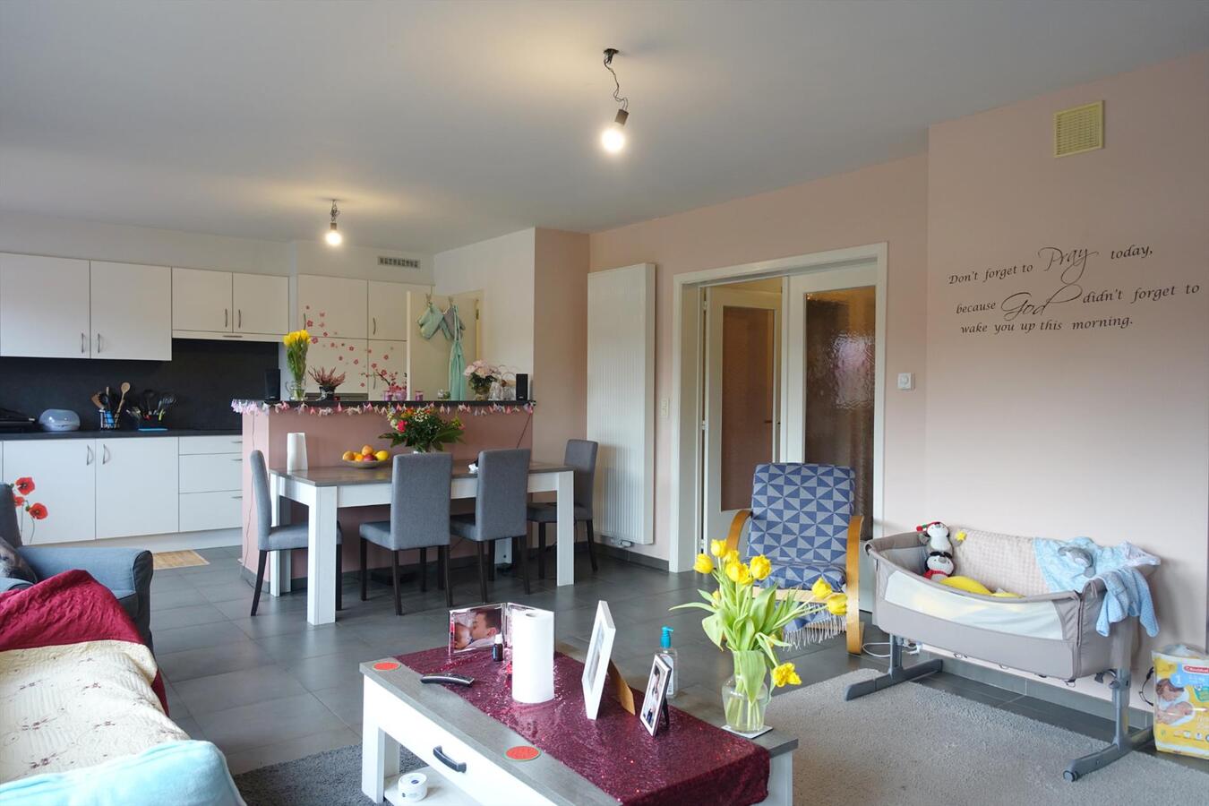 Vernieuwd appartement met 2 slaapkamers 