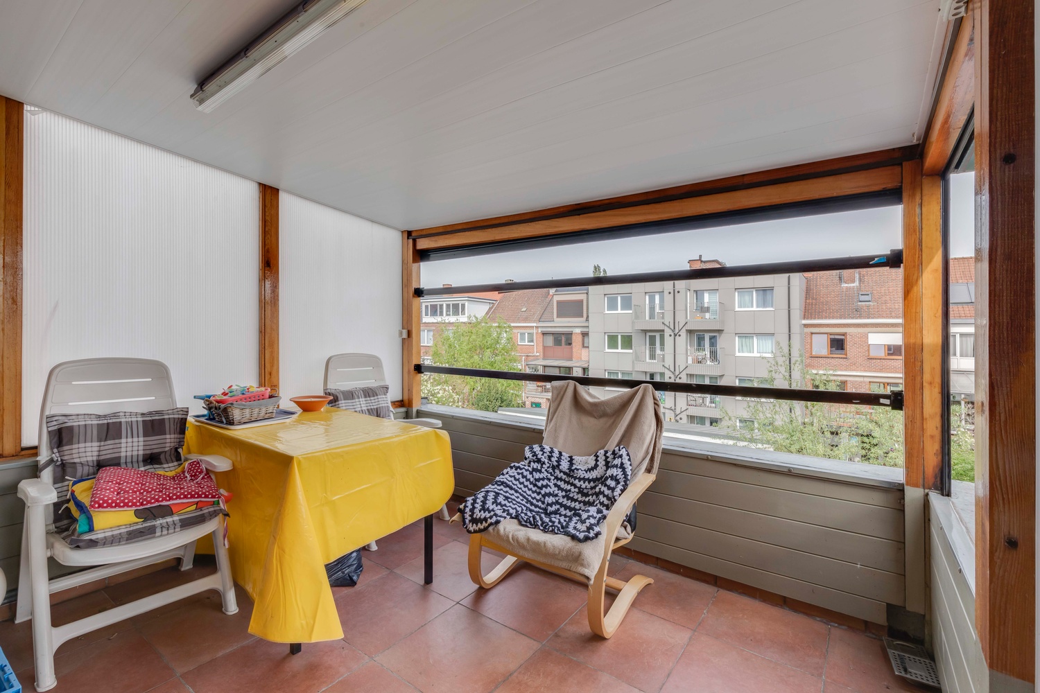 Woning bestaand uit 3 entiteiten: 2 app en 1 studio 